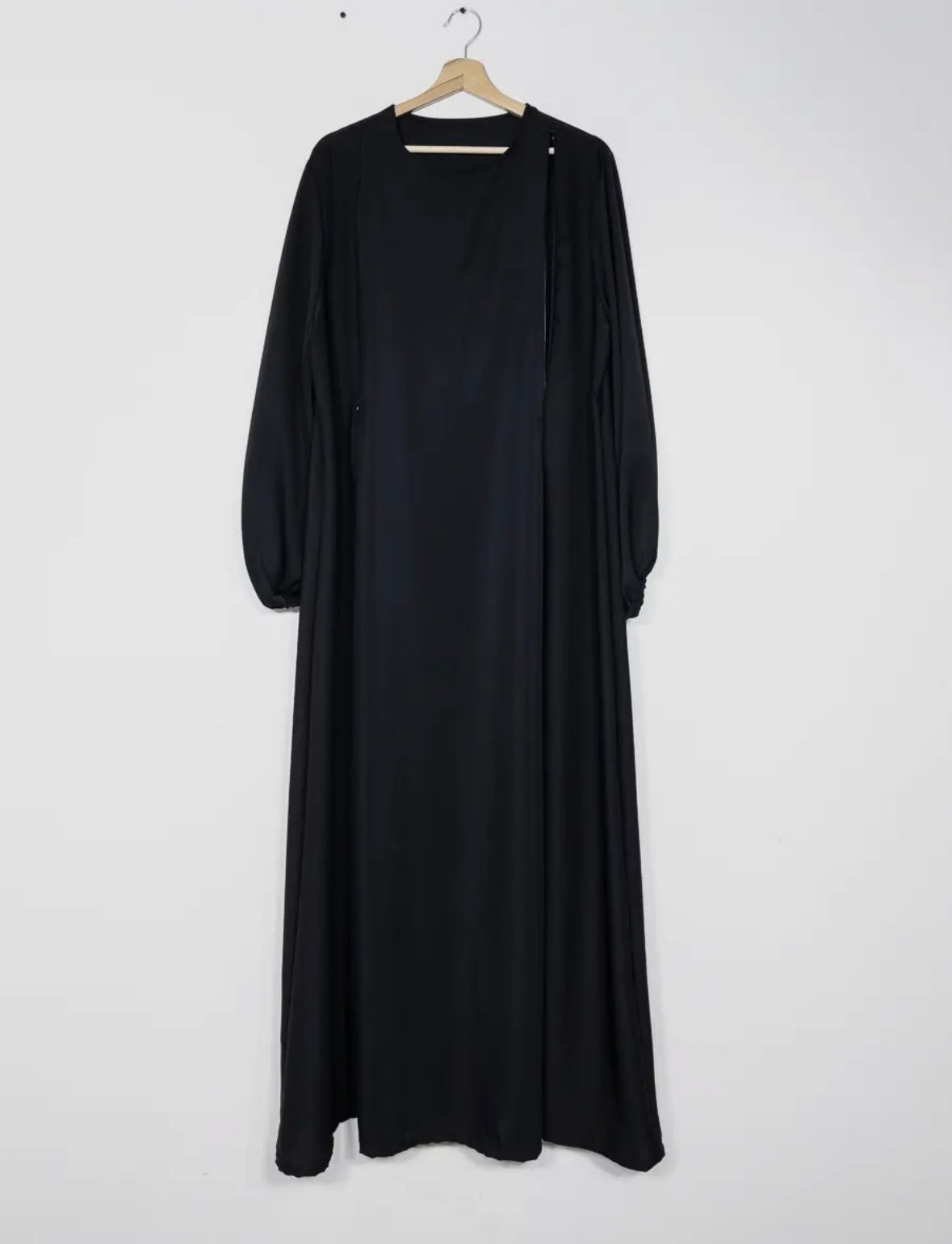 Still Abaya Luna
