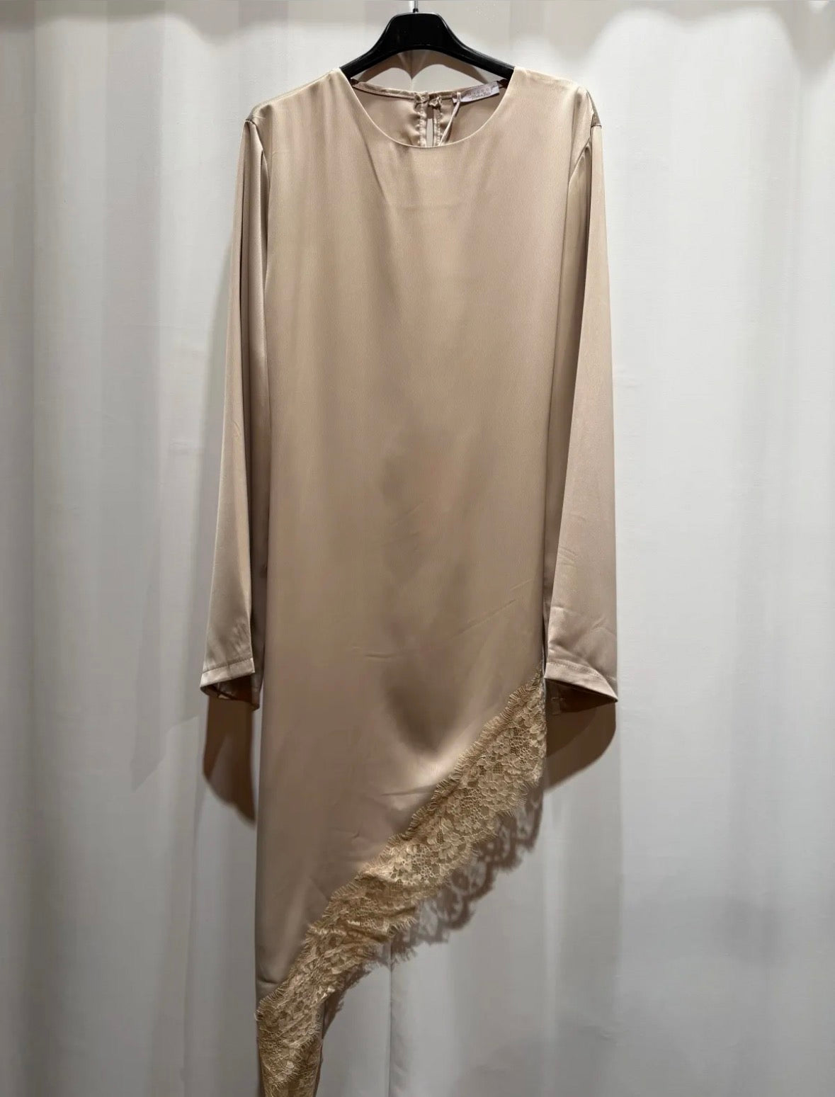 Satin Tunika mit Spitze