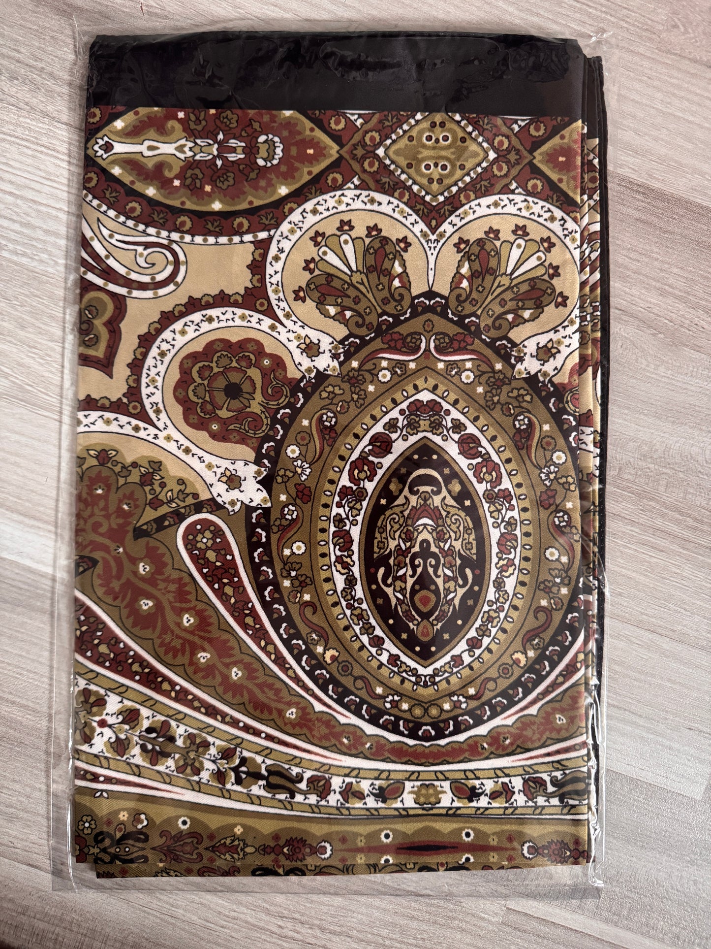 Satin Retro Hijab (Nur wenige verfügbar)