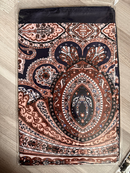 Satin Retro Hijab (Nur wenige verfügbar)