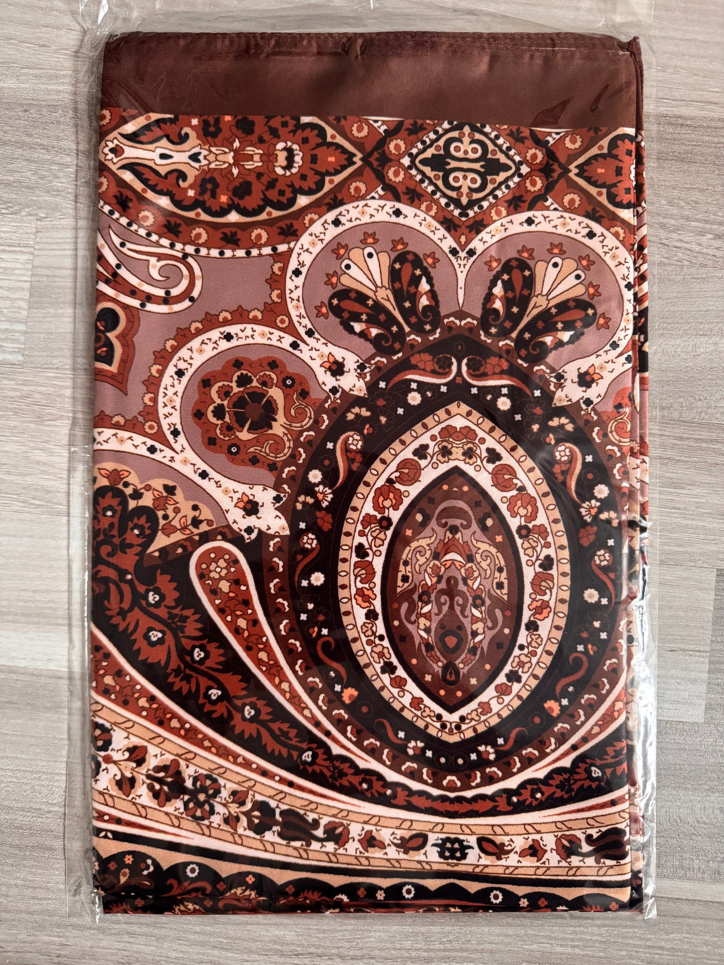 Satin Retro Hijab (Nur wenige verfügbar)